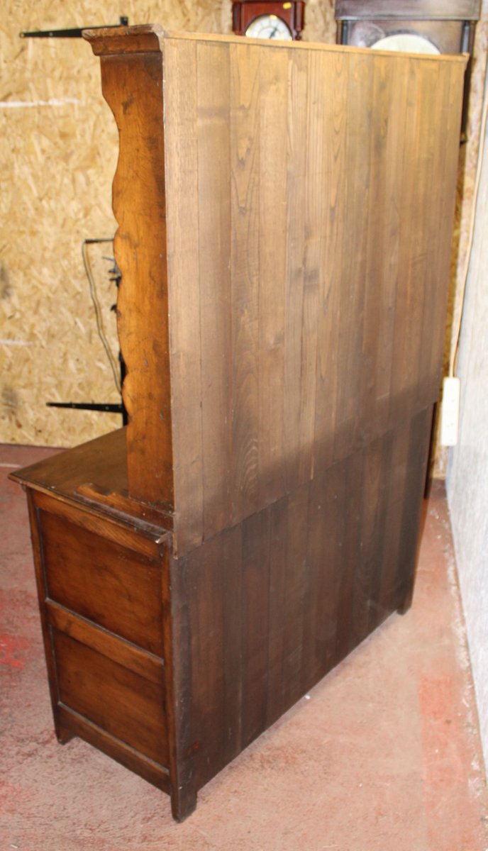 Geschnitzte Kommode aus Goldener Eiche mit Vitrine, 1960er bei Pamono