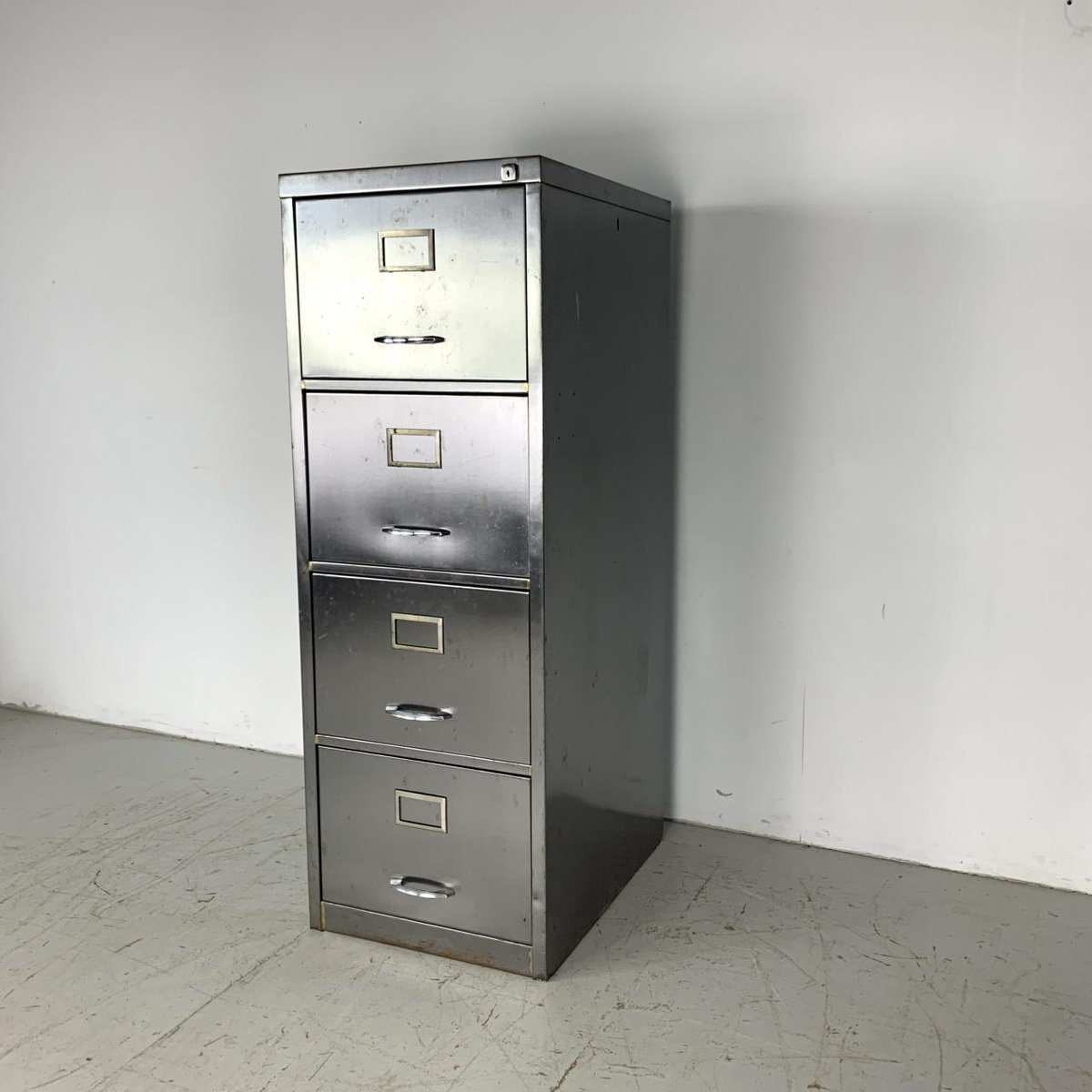 Vintage Aktenschrank aus poliertem Stahl mit 4 Schubladen bei Pamono kaufen