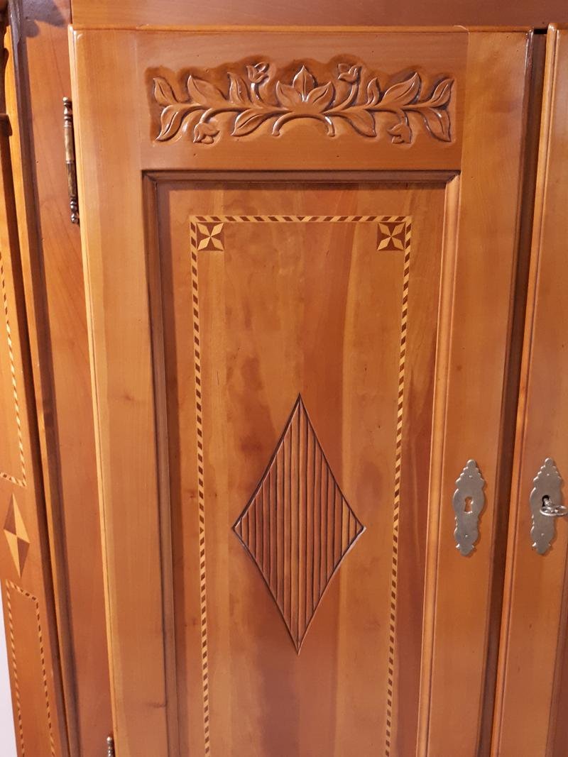 Mueble de madera de cerezo maciza en venta en Pamono