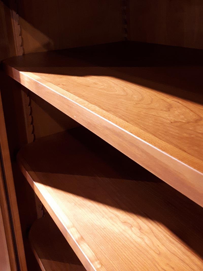 Mueble de madera de cerezo maciza en venta en Pamono