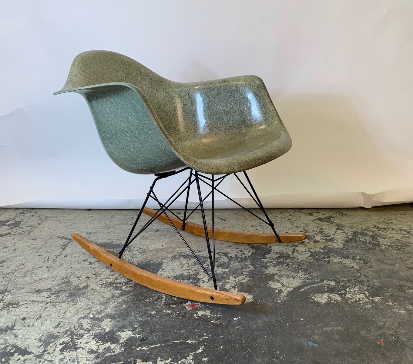 Rar Stuhl Von Charles Und Ray Eames Fur Herman Miller 1940er Bei Pamono Kaufen
