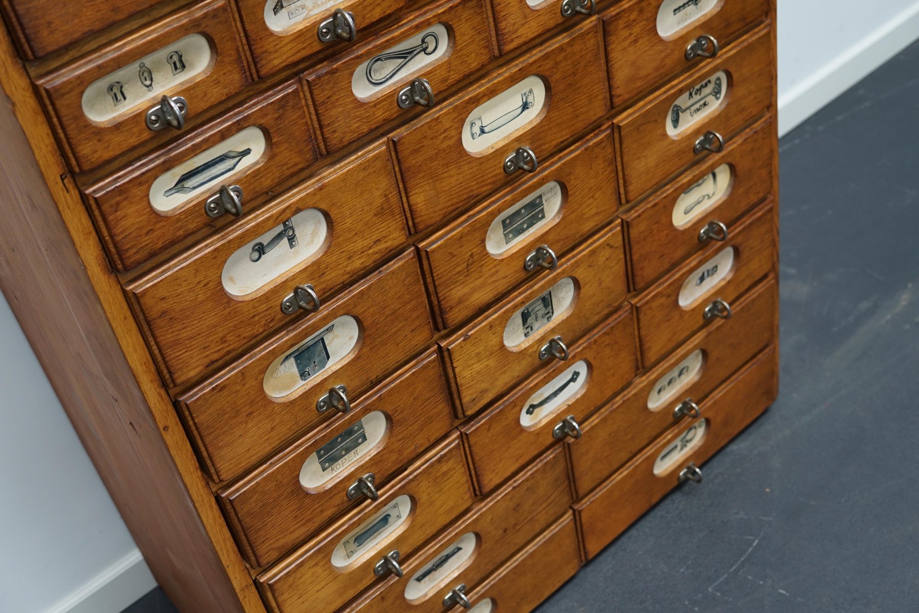 Industrieller Deutscher Apothekerschrank aus Eiche & Kiefer, Mitte des