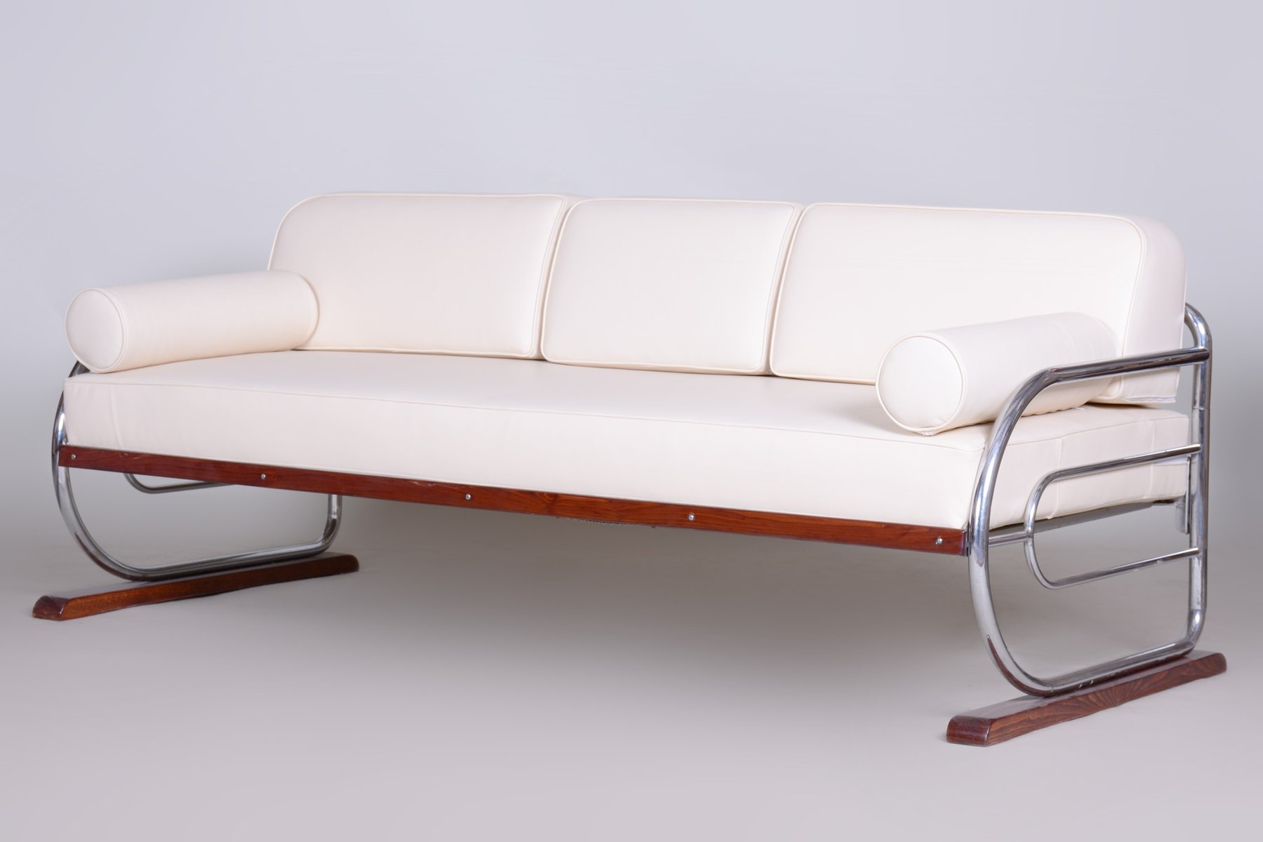 Bauhaus White Leather & Chrome Sofa by Robert Slezák, 1930s bei Pamono