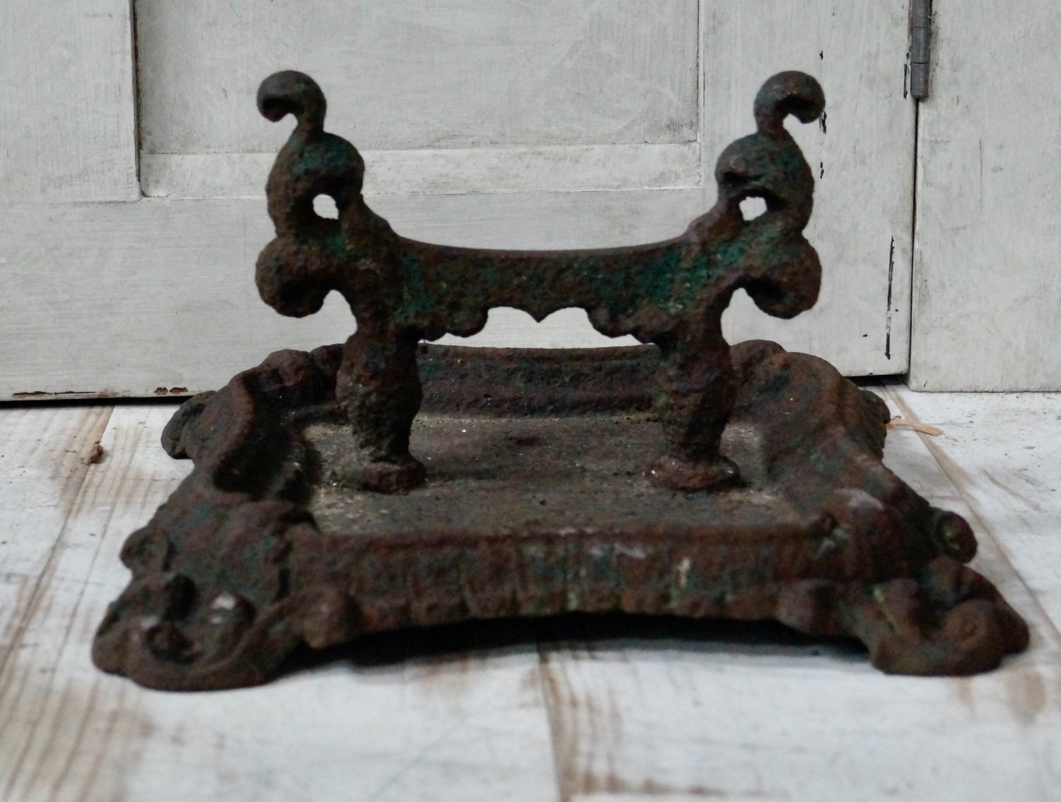 Victorian Cast Iron Boot Scraper for sale at Pamono