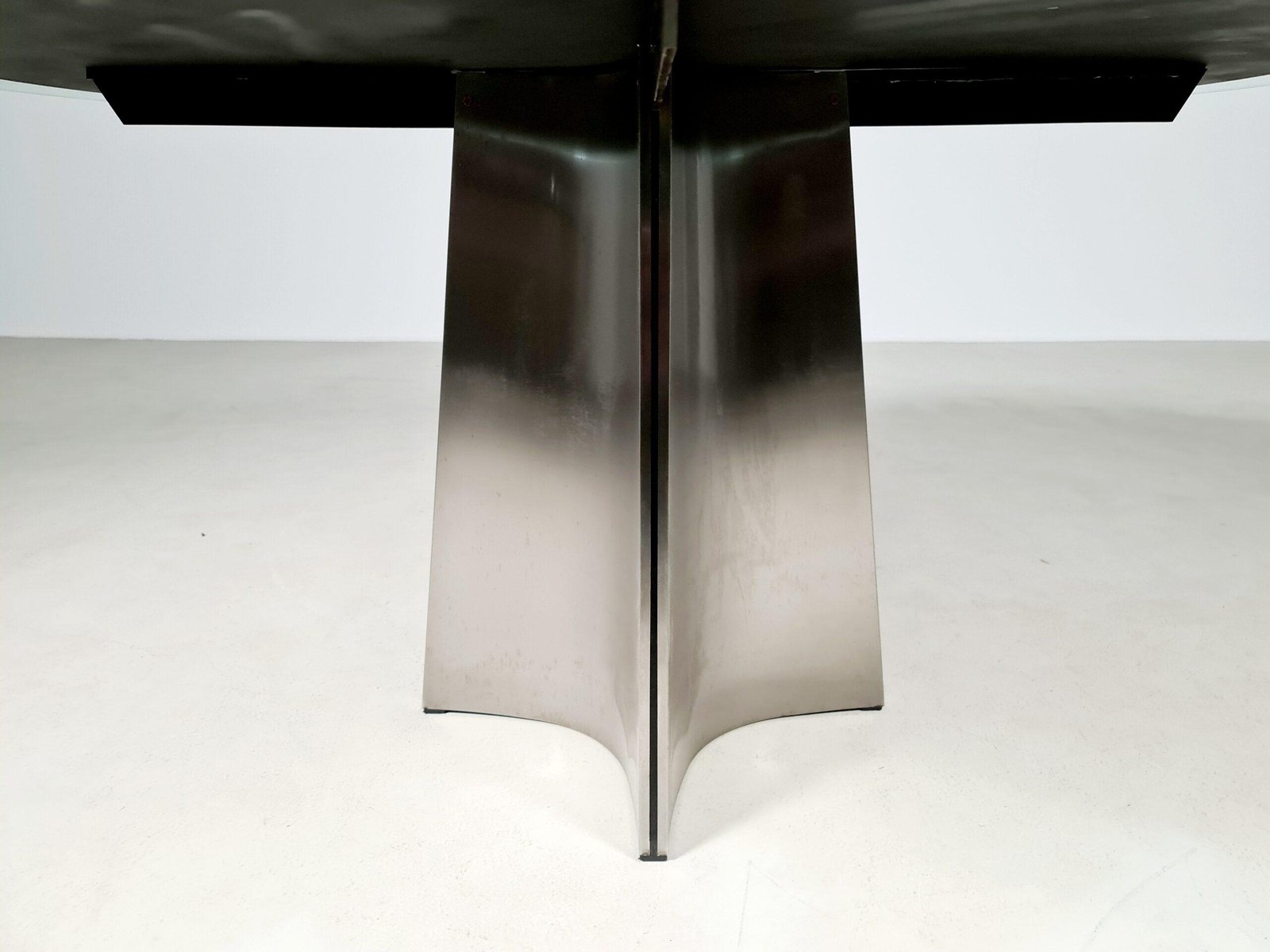 UFO Dining Table by Luigi Saccardo for Armet, 1970s for sale at Pamono