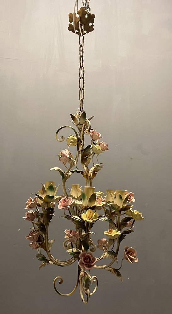 Tole Porcelain Flower Chandelier bei Pamono kaufen