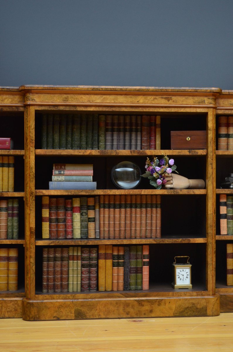 Victorian Walnut Bookcase for sale at Pamono