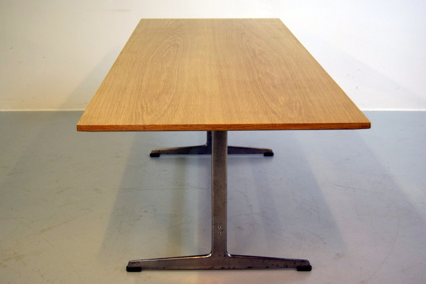 Scandinavian Coffee Table by Arne Jacobsen for Fritz Hansen for sale at Pamono