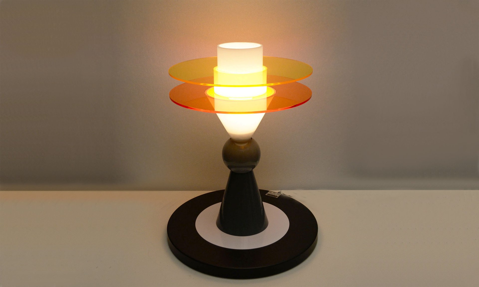 Vintage Bay Table Lamp by Ettore Sottsass for Memphis for sale at Pamono