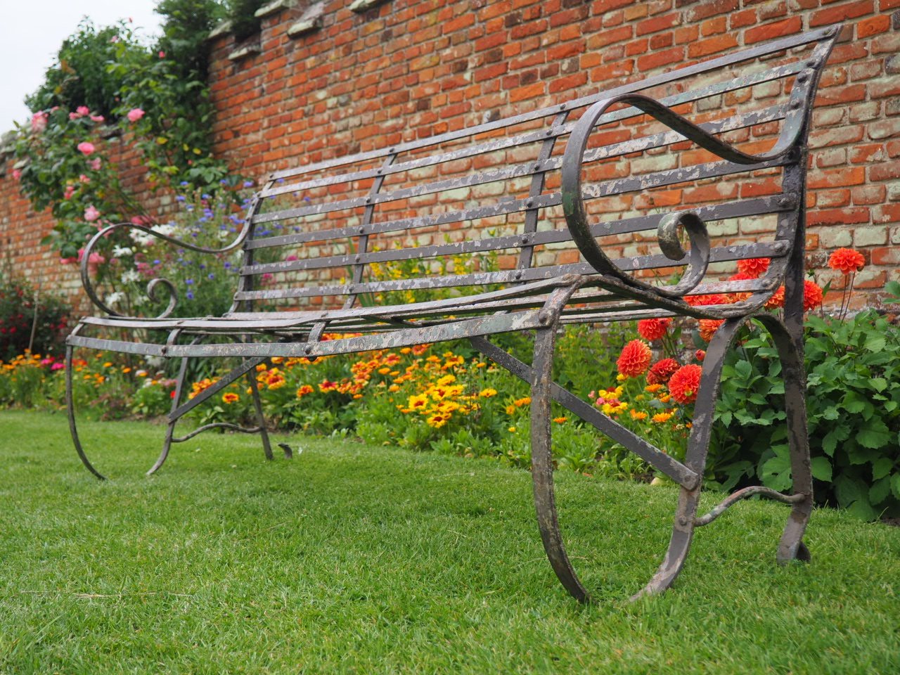 Antike 4-Sitzer Gartenbank aus Schmiedeeisen bei Pamono kaufen