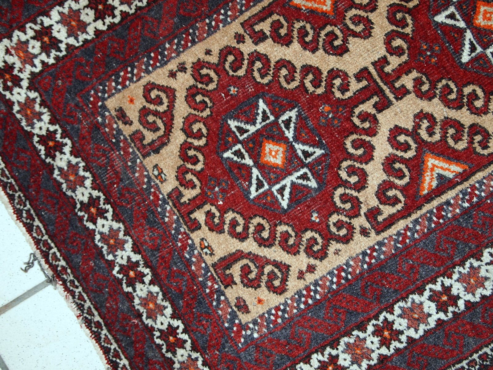Handgefertigter Vintage Afghan Teppich, 1940er bei Pamono ...