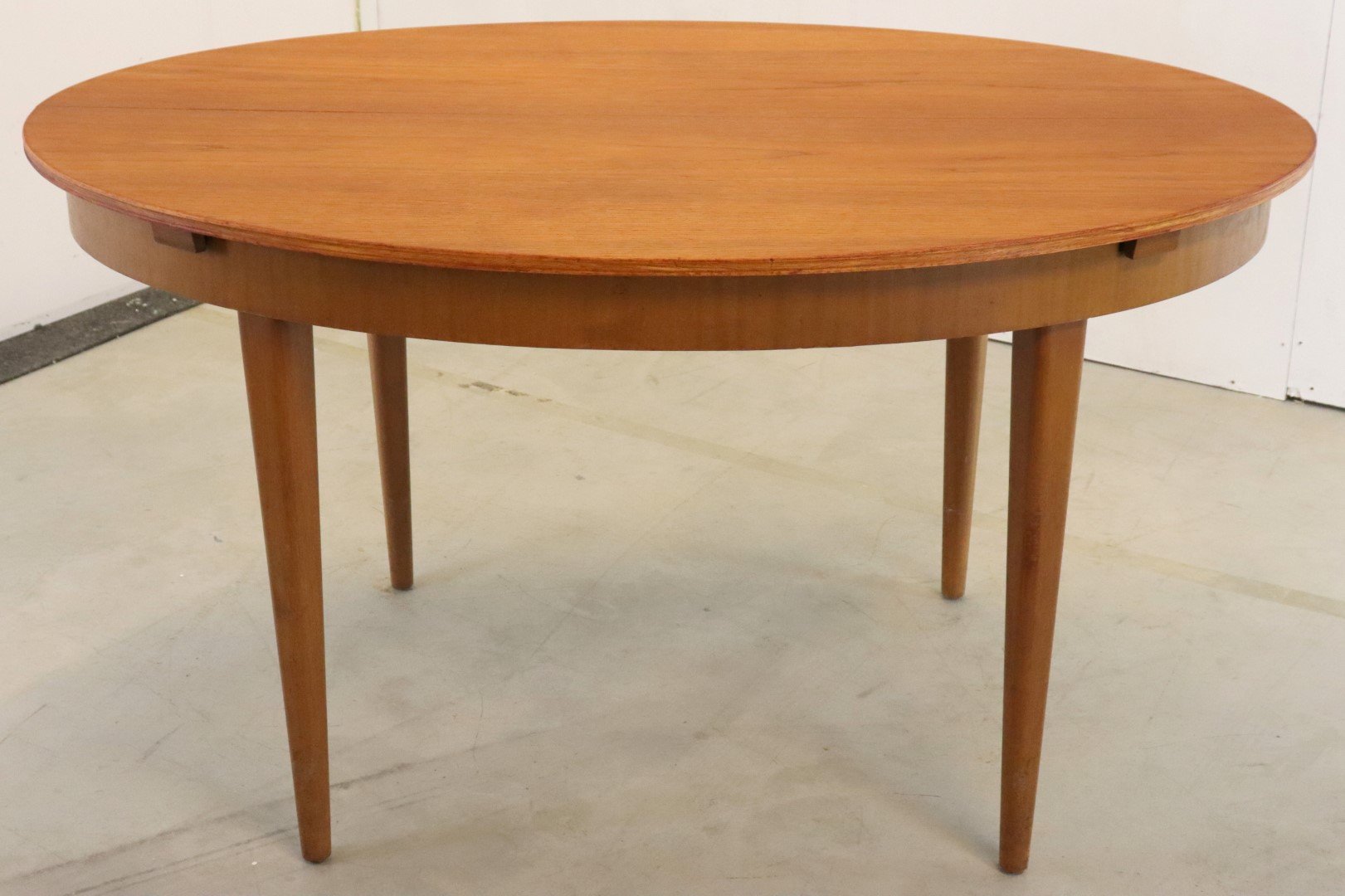 Vintage Oval Dining Table in Veneer for sale at Pamono