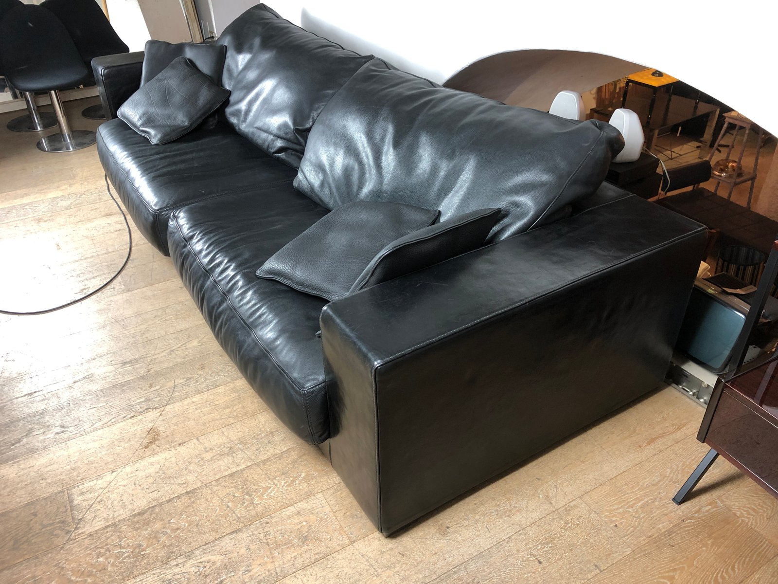 Vintage black leather budapest sofa by paola navone for for Baxter paola navone